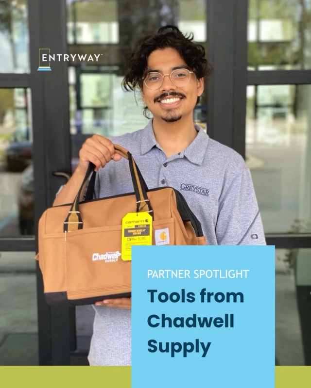 Starting a new career takes more than just determination.

It takes the right tools. 🧰

That’s why we are putting the spotlight on one of our fantastic partners: Chadwell Supply. Last year alone, @ChadwellSupply, in joint partnership with @Klein_Tools, provided nearly $30,000 worth of new tool kits to maintenance participants, like Victor (pictured). The support has allowed participants to start their careers with confidence. 

We are also honored to have Chadwell Supply’s presence on several Entryway markets’ City Advisory Boards and at local events.

Thank you, Chadwell Supply, for helping us open doors to economic independence!

#CommunityPartners #PartnerSpotlight #MultifamilyMaintenance