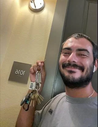 Sometimes, identifying a barrier is the first step toward overcoming it. 🔑🚪

Jesse was searching for work after losing his stable housing, but every application seemed to lead to a dead end.

When #EntrywayArizona ran a background check, we discovered an outstanding issue Jesse didn't even know existed. With that information, he was able to take action and resolve the issue.

Today, Jesse has completed his career training, landed a job as a maintenance technician and secured stable housing for himself and his family! 💙

👏 Congratulations, Jesse!

And a big thank you to Inhabit for helping us identify and address barriers so more people can access life-changing opportunities.

#NonprofitPartners #WorkforceDevelopment #PropTech
